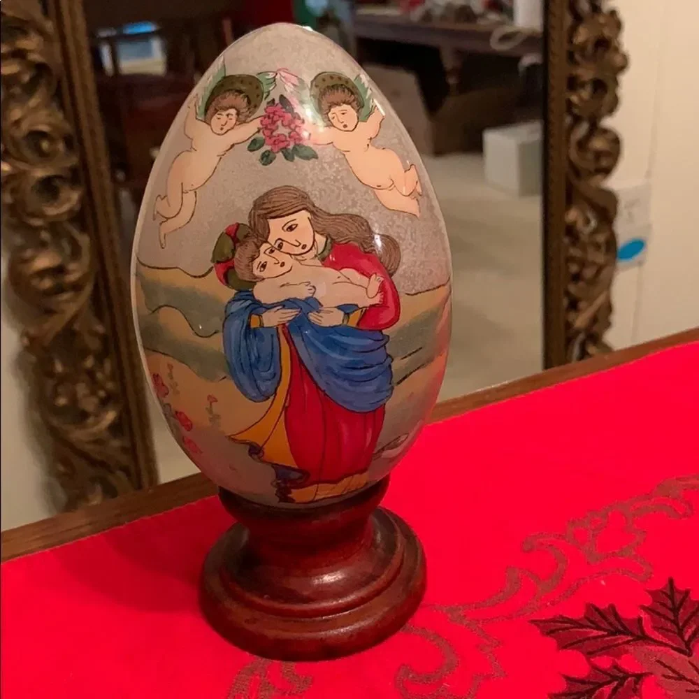Vtg Treasured Visions Madonna‎ & Child painted egg